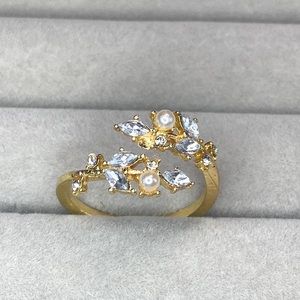 NEW Beautiful CZ & Pearl Vine Ring clear
